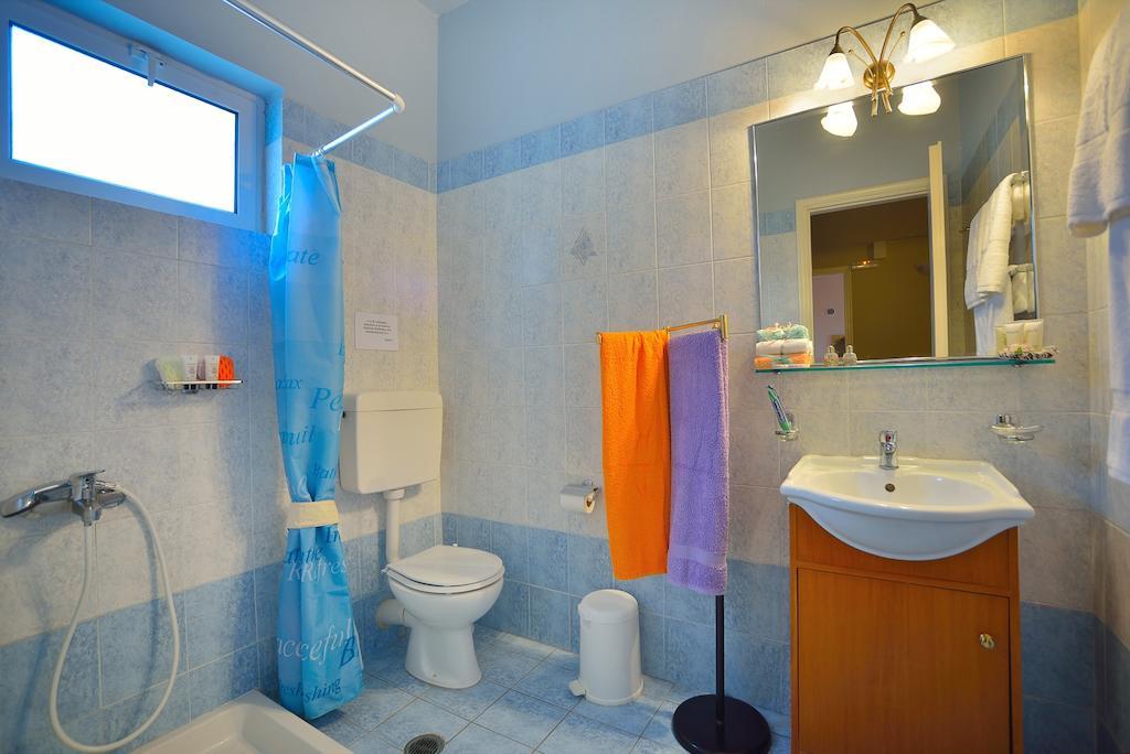 Theoxenia Hotel Apartments Храни Стая снимка